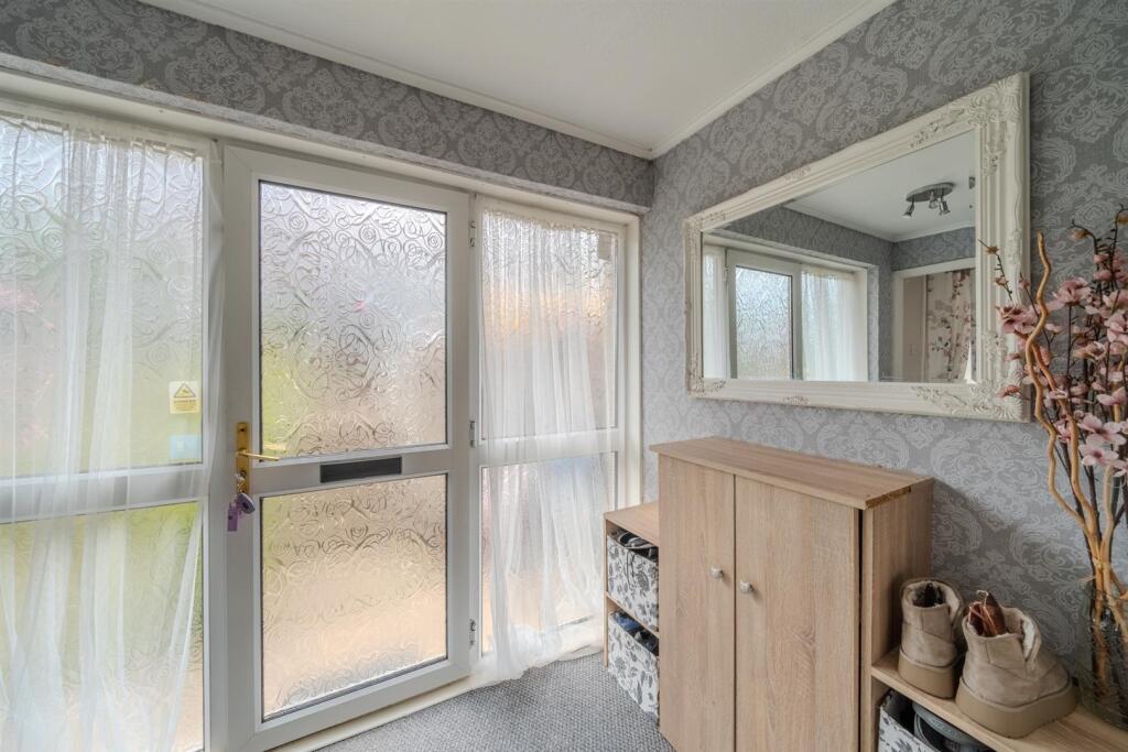44 Lea Close-8.jpg