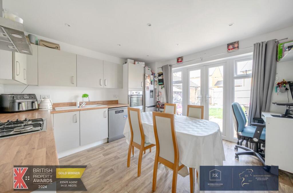 Kitchen/ Family Room.