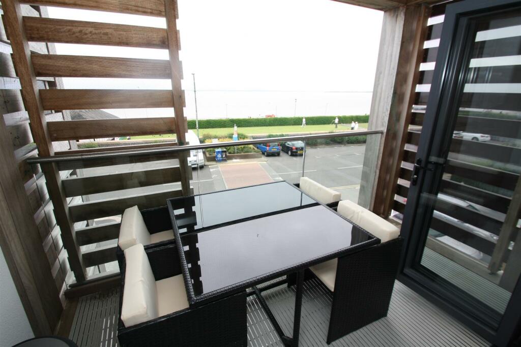 BALCONY 3.jpg