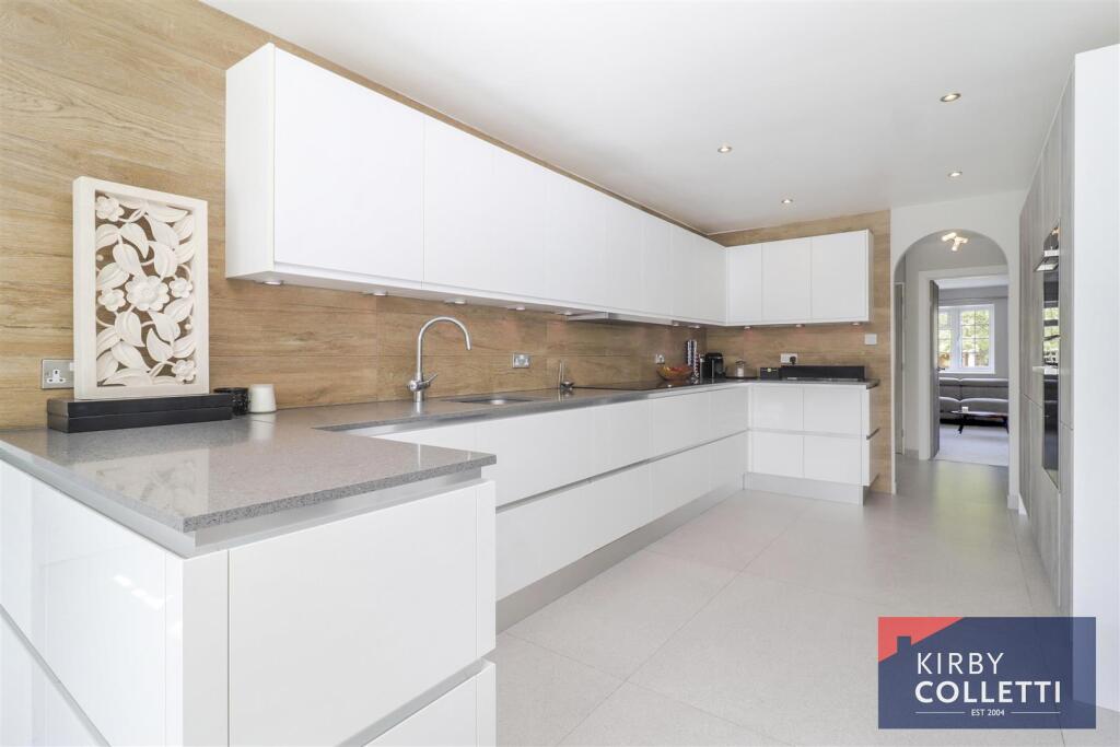 RE-FITTED KITCHEN/DINING ROOM