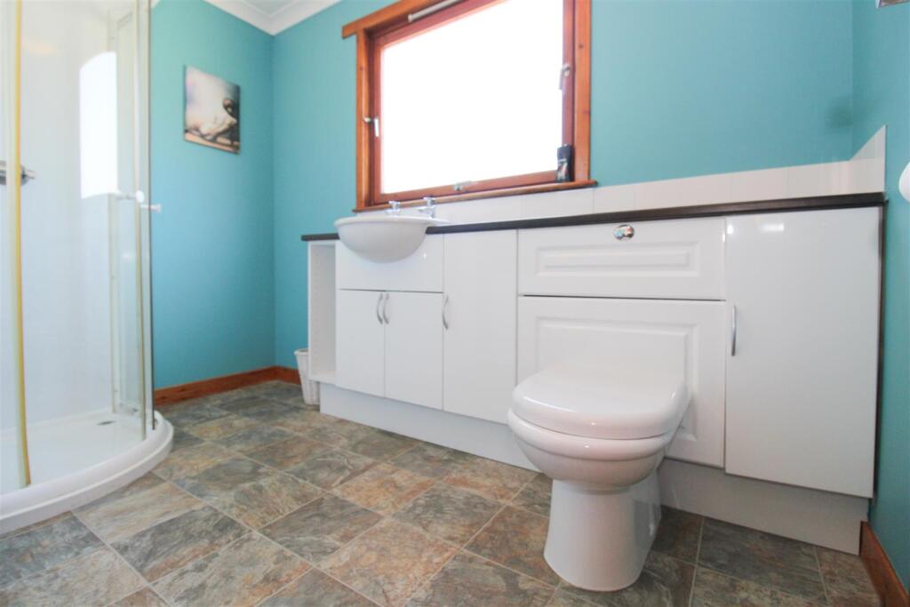 SHOWER ROOM.jpg