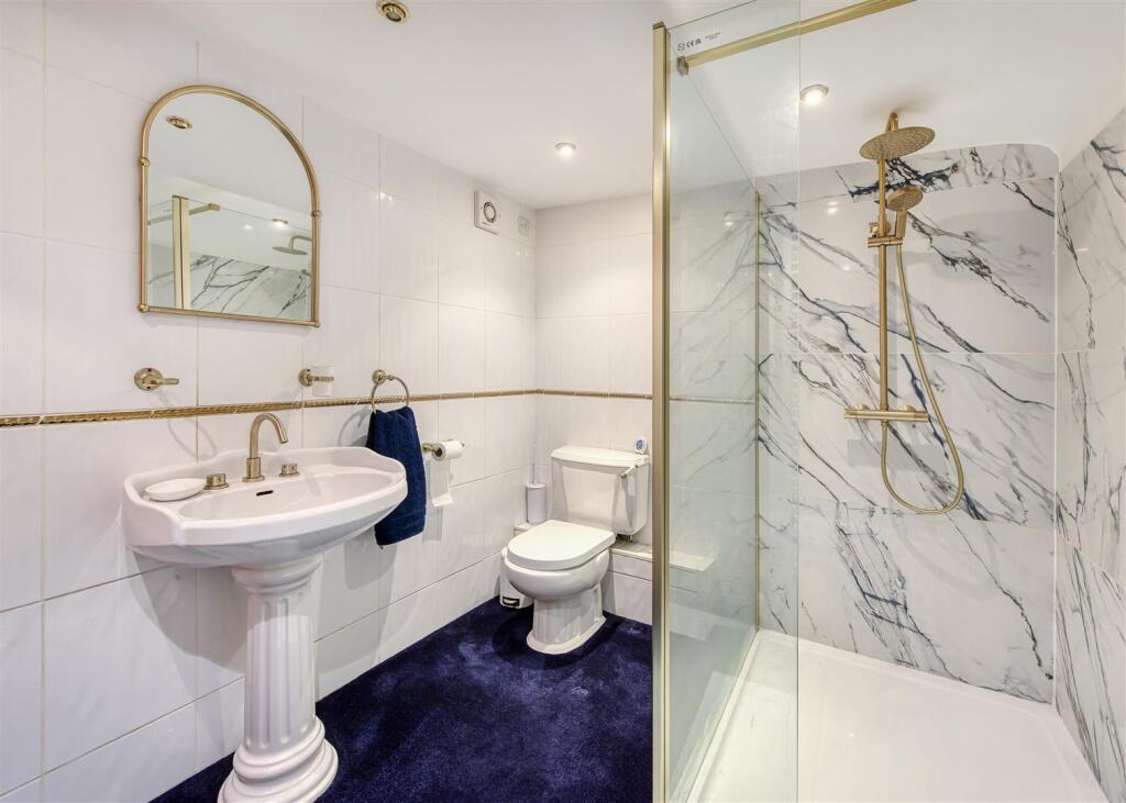Natsfield House-shower room2.jpg