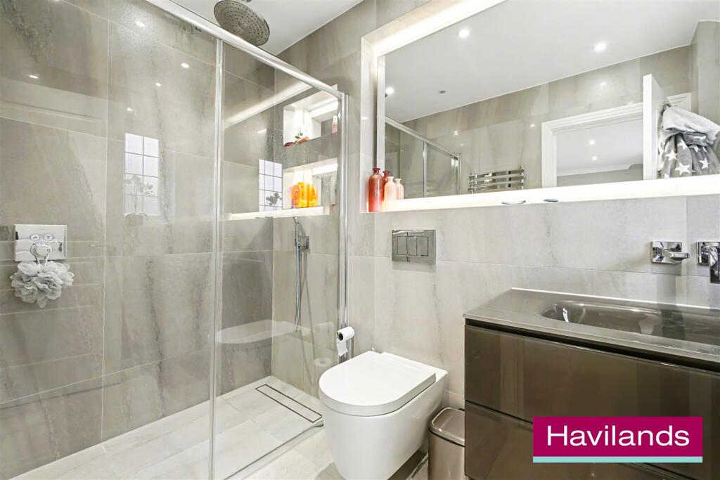 Cranleigh Gardens N21 1DR-15.jpg