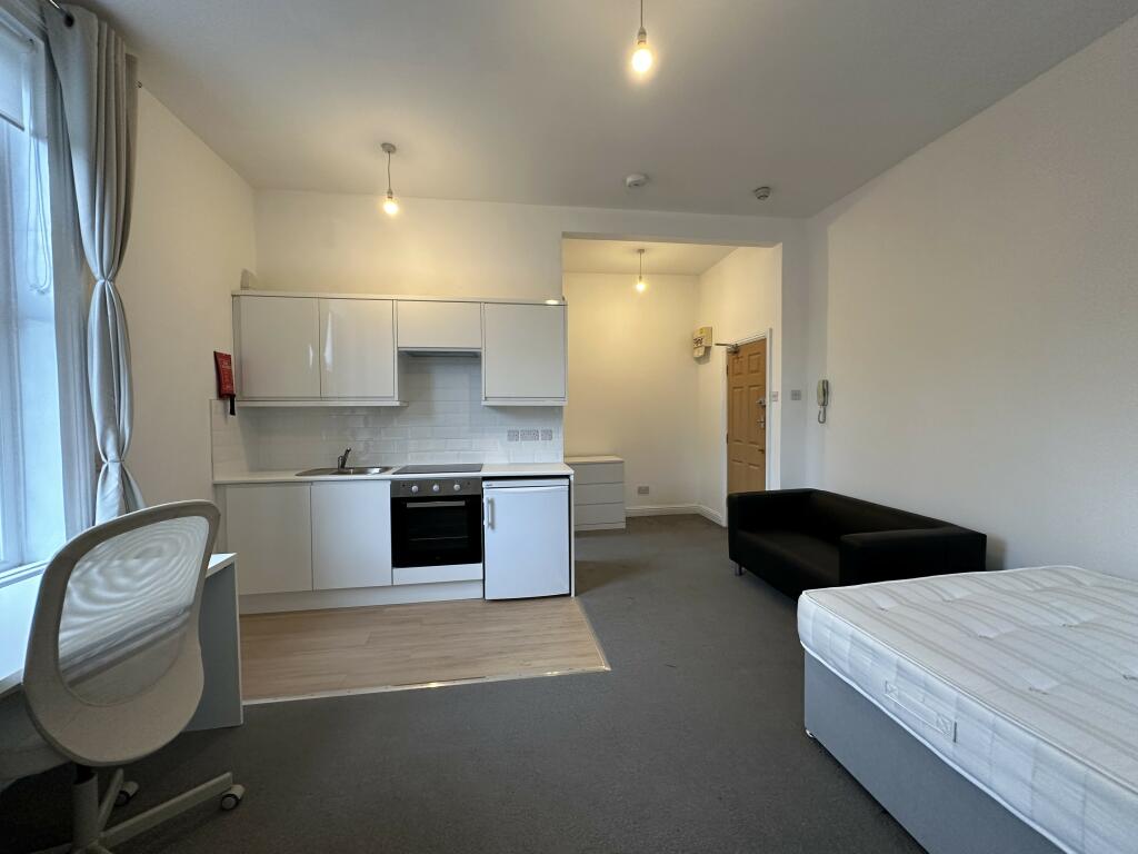 Flat 5 Wilbraham Road