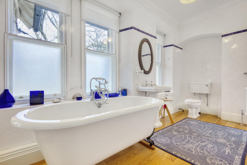 Family Bathroom 	