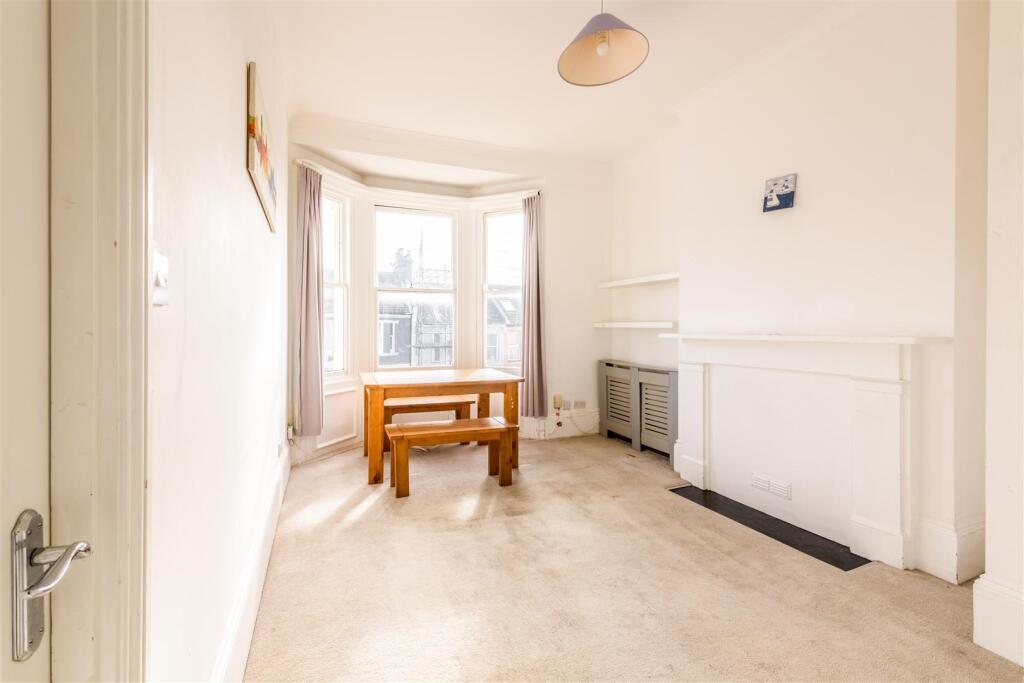 Flat 2, 35 Queens Park Road-1.jpg