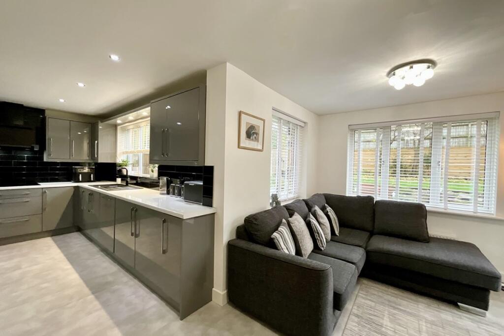 open plan living/kit