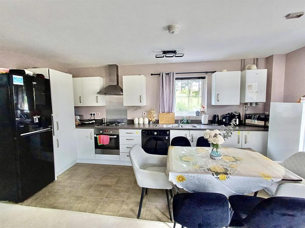 Kitchen/Dining Aera