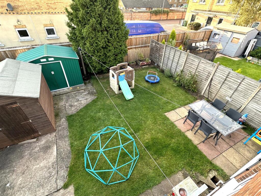 Rear Garden Overview 998