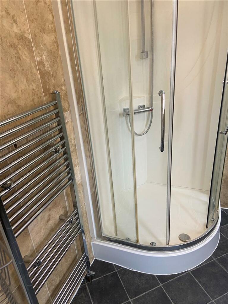 Bathroom 2.JPG