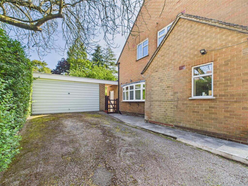 Double Garage with Workshop