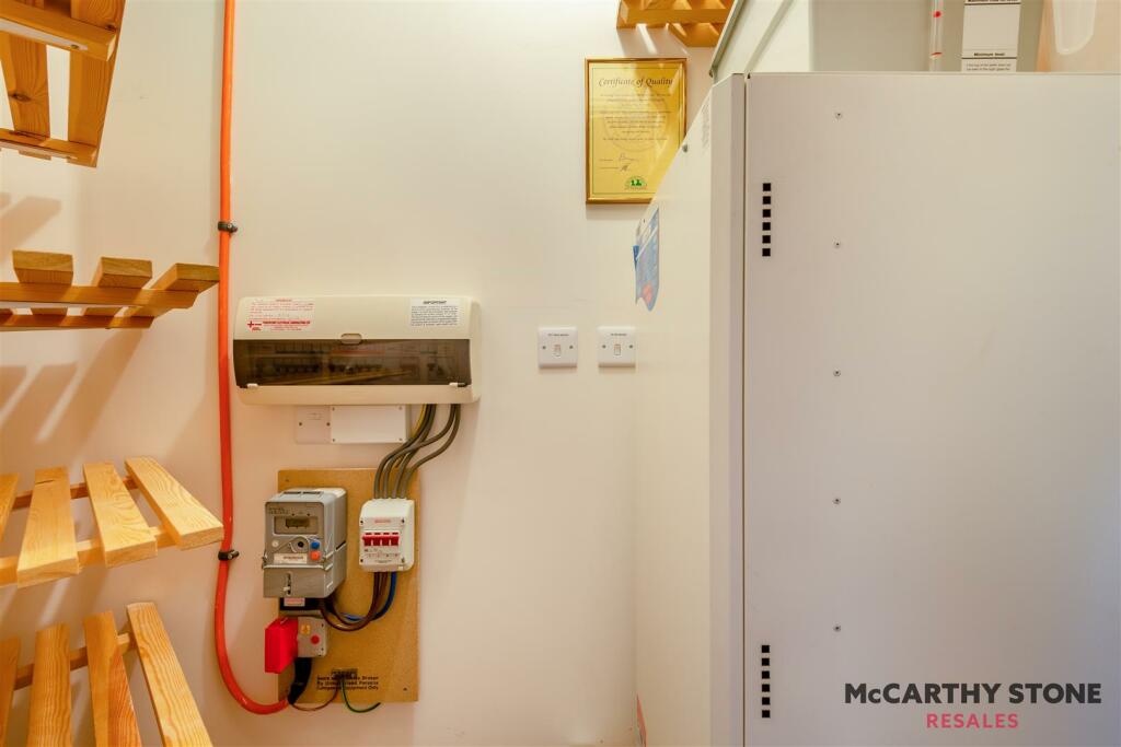 8597350-interior09.JPG