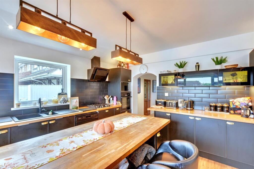 Kitchen_3.jpeg