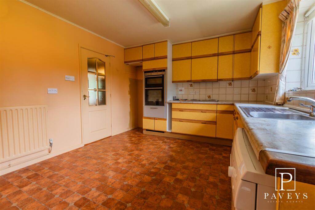 KITCHEN BREAKFAST ROOM