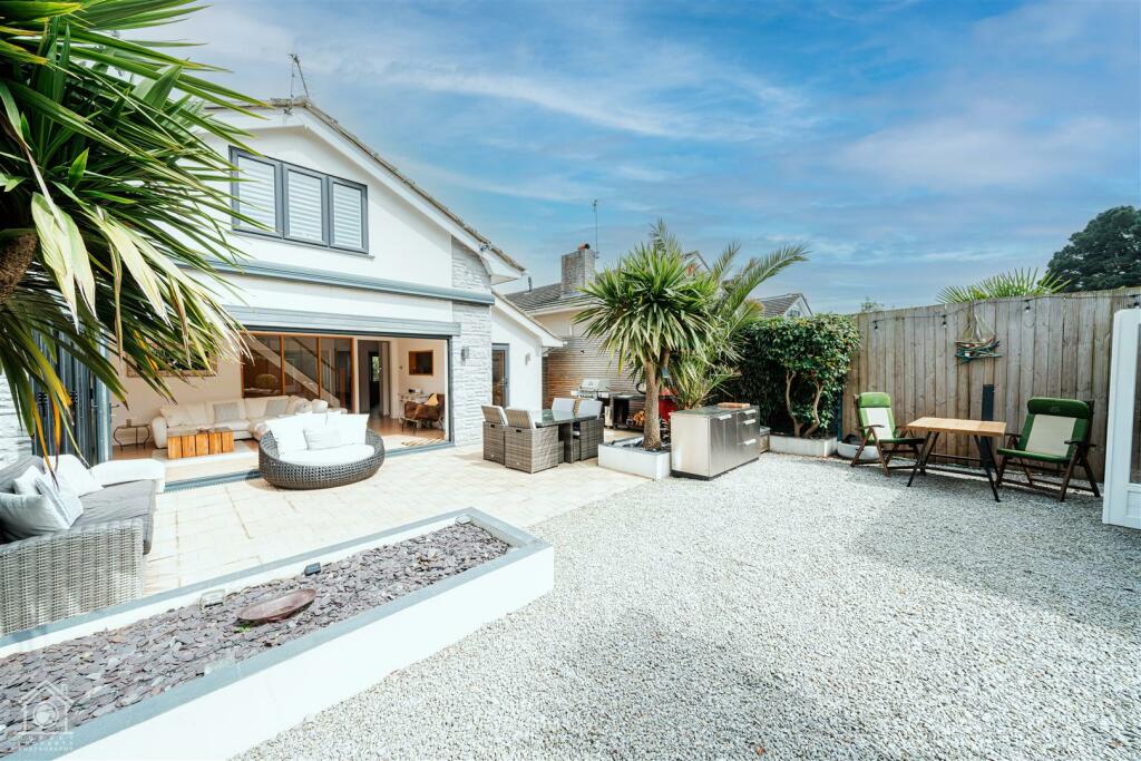 7 Ariel Close-17.jpg