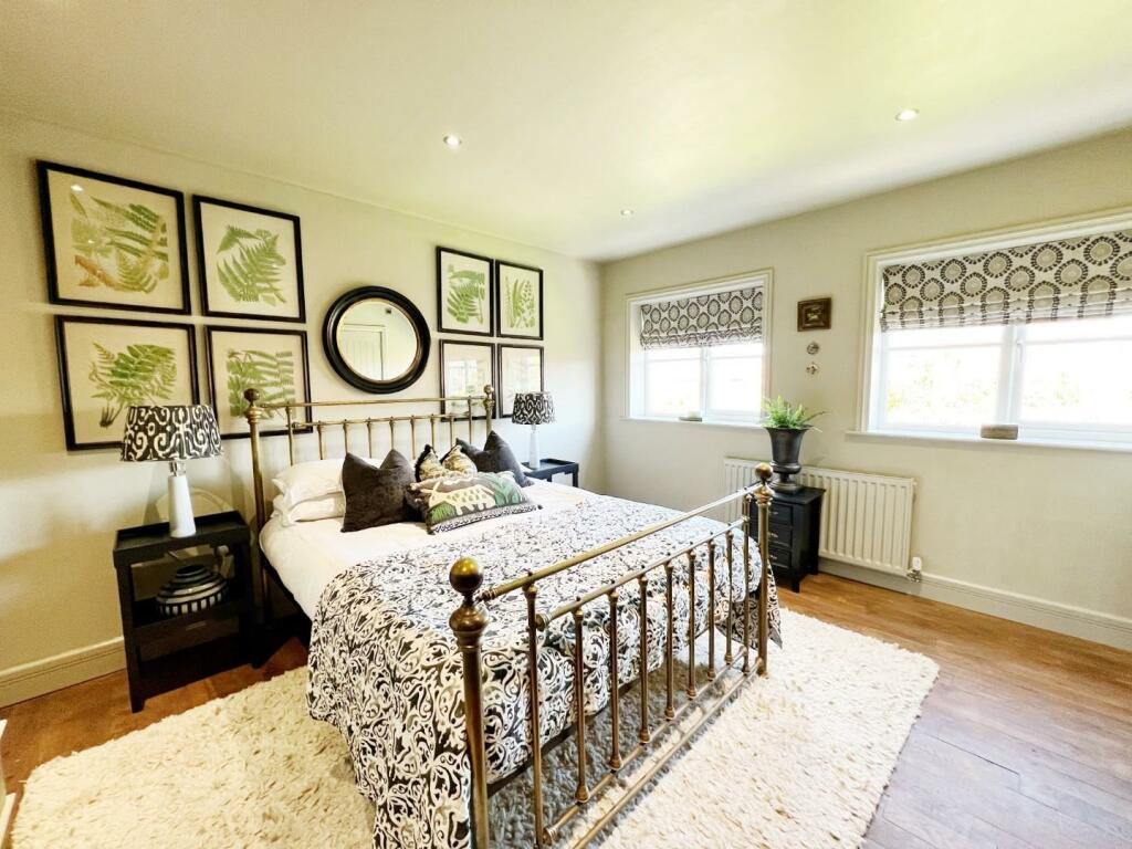 Bedroom 1 pic 2.jpg