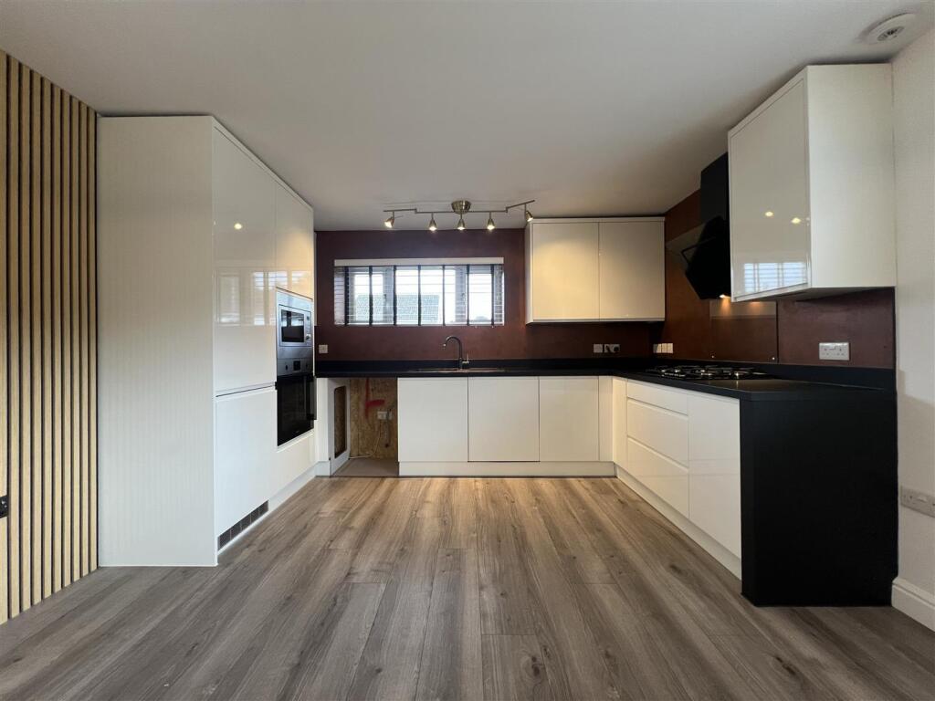 Lounge/Kitchen