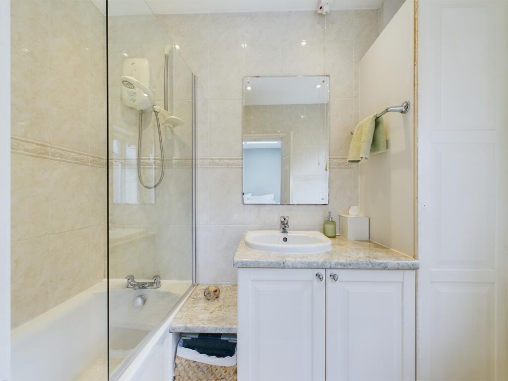 En-Suite Bathroom