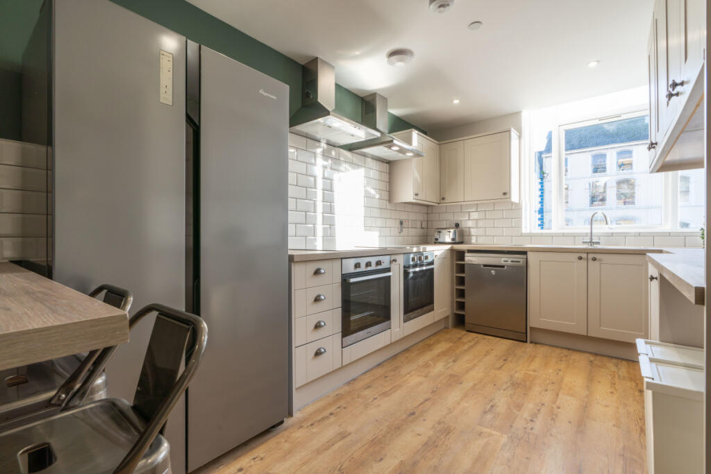 Flat 2, 122 Walter Road Kitchen 5