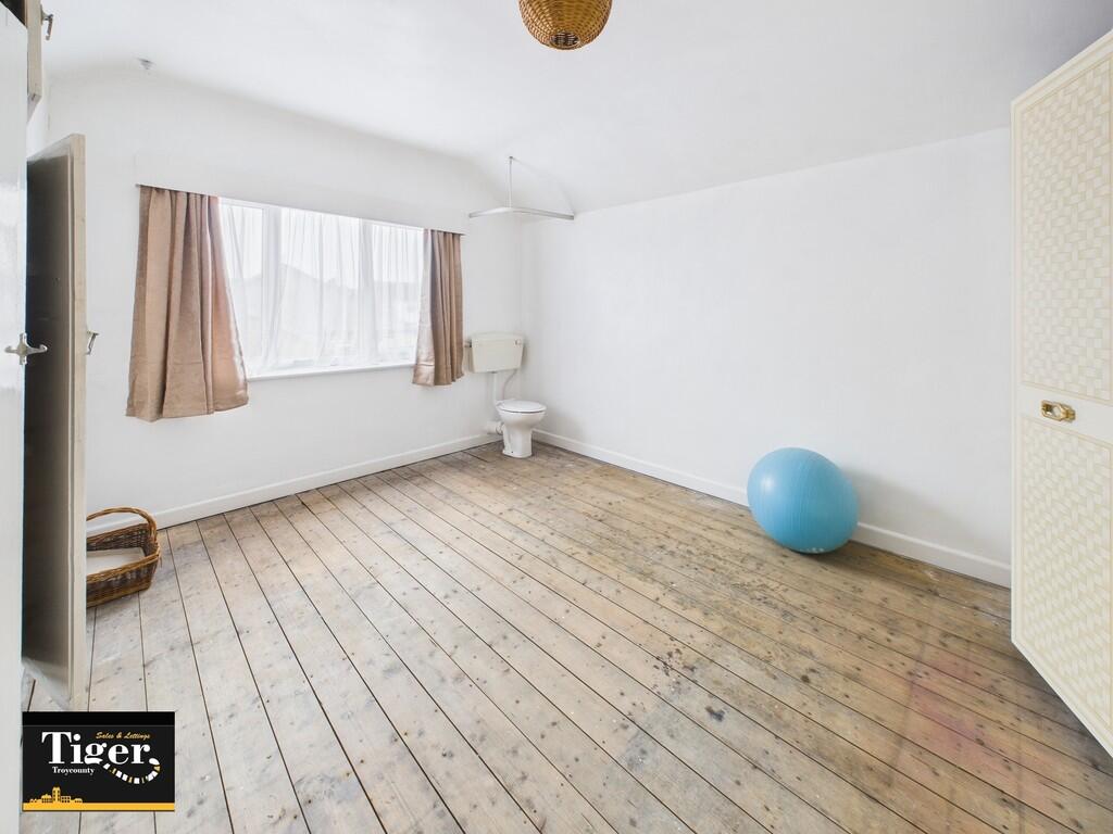 CAM02176G0-PR0745...