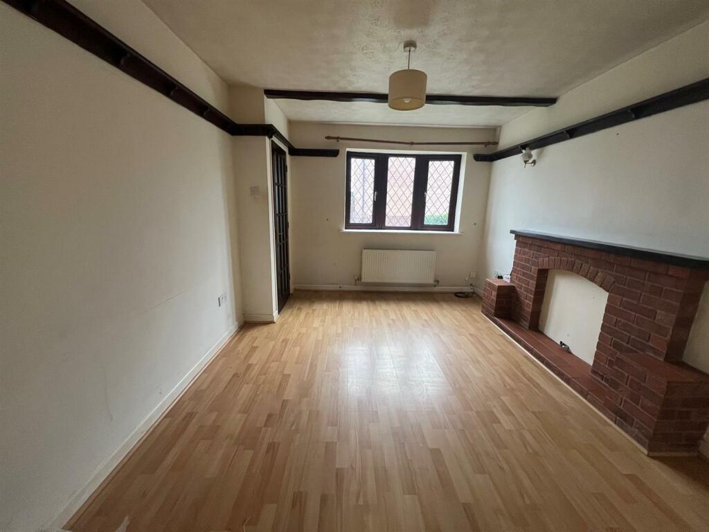 Living Room .jpg