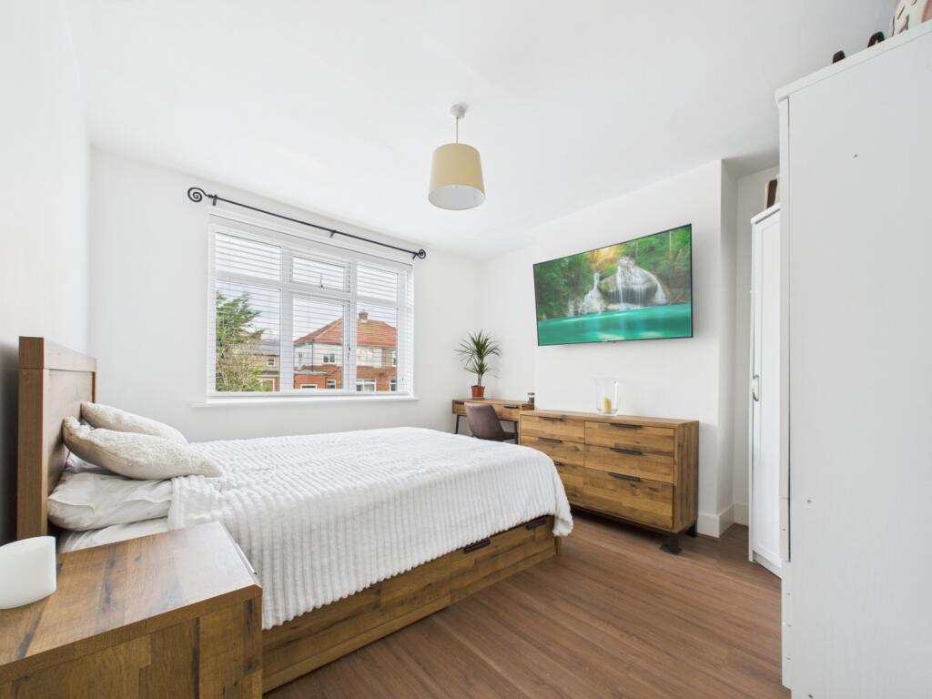 CAM02195G0-PR0093-STILL036