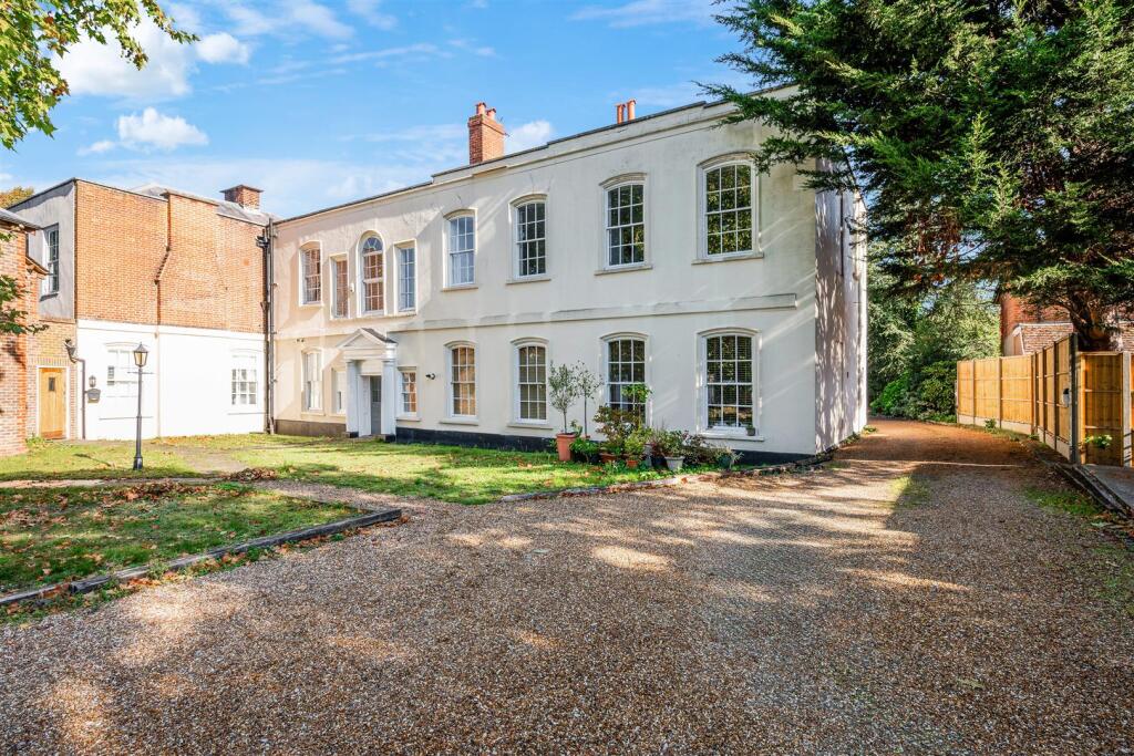 THE CEDARS, FLAT  (15).jpg