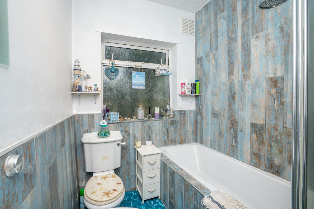 Hollyshaw Lane, Leeds, LS15 7BA