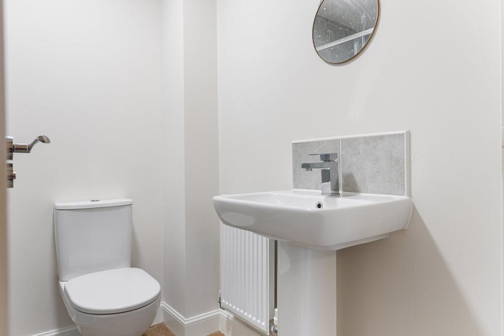 27 Riverside Lane, W