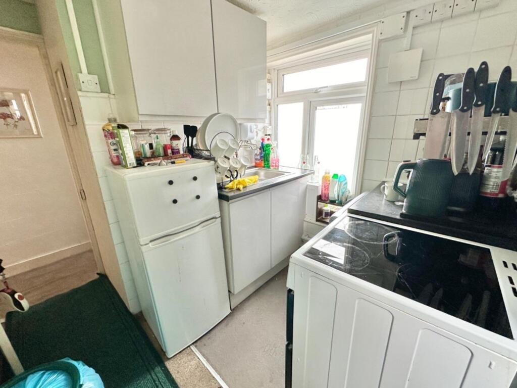 Flat 3 Kitchen.jpg