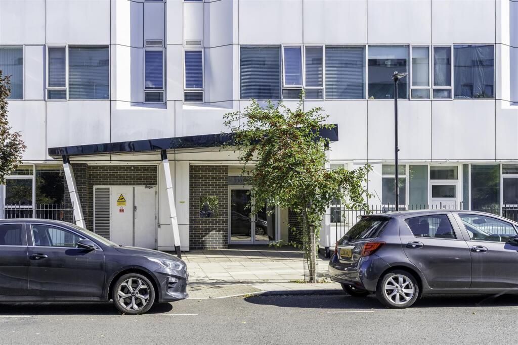 03  To Let 2 Bedroom Flat Lambeth Road SE1 www.isl