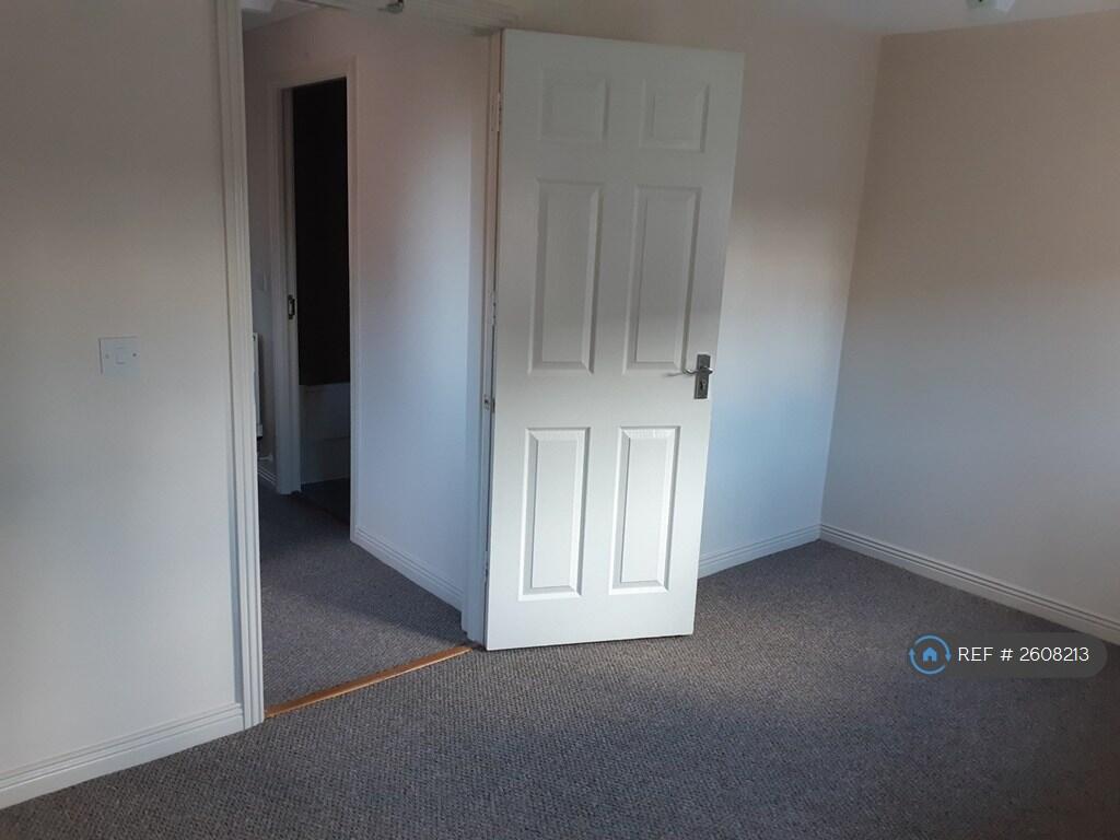 1st Floor Double Bedroom (Front)