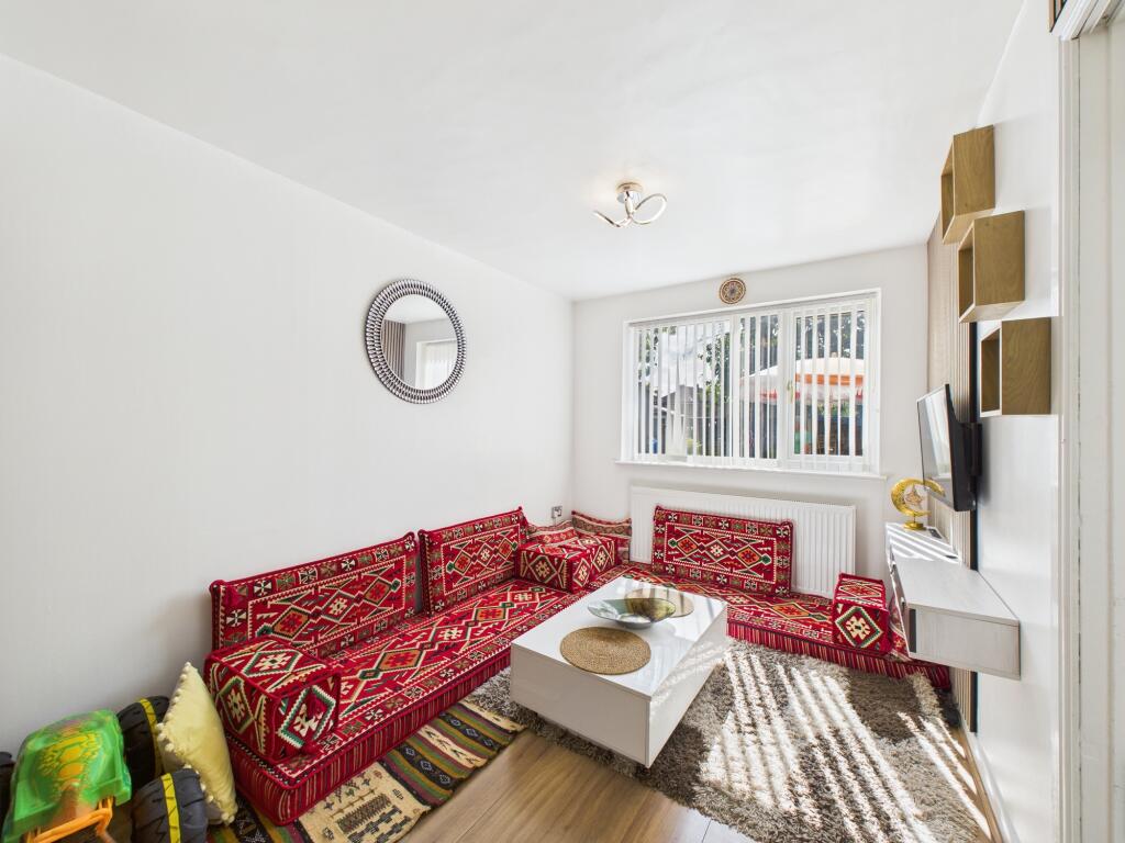 CAM04825G0-PR0111-STILL003