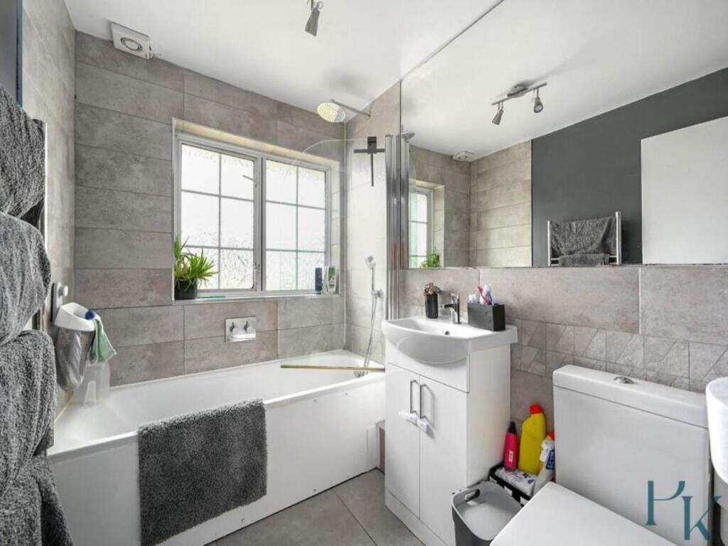 234383_33999723_IMG_