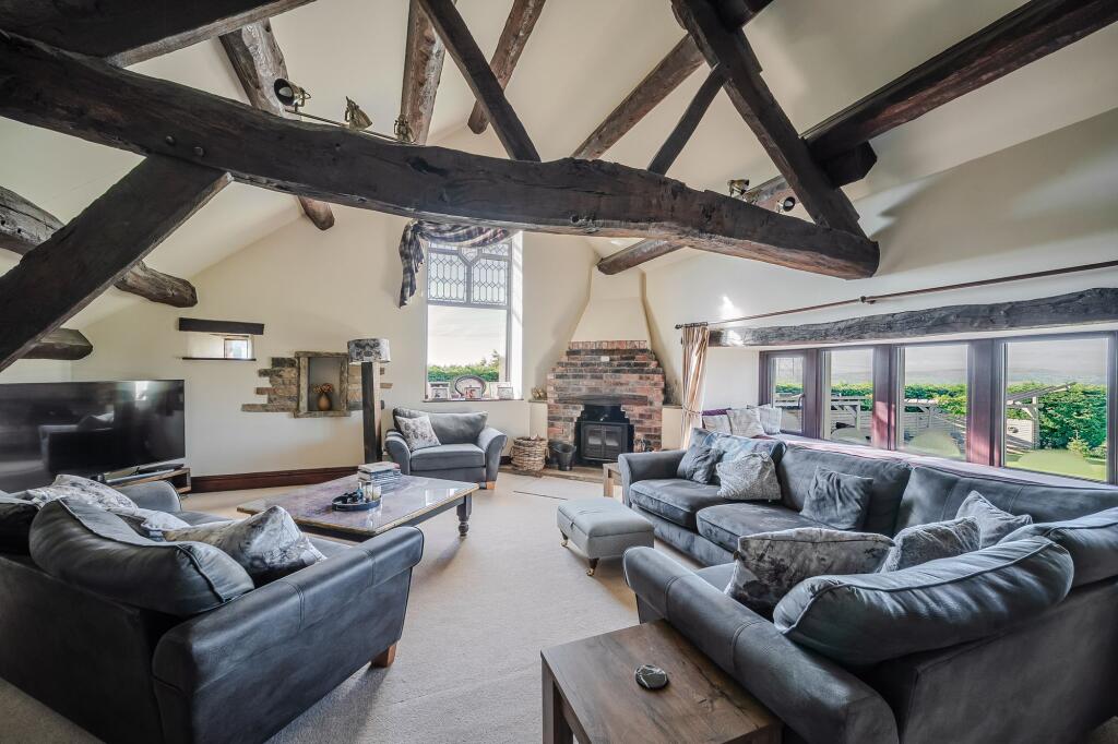 FIRST FLOOR SITTING ROOM