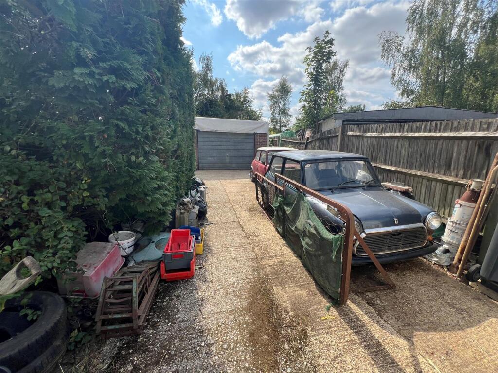 Driveway/ Garage