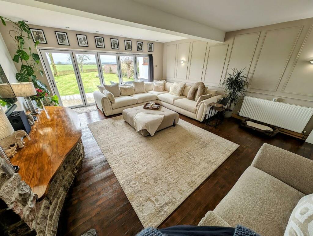 lounge 2.jpg