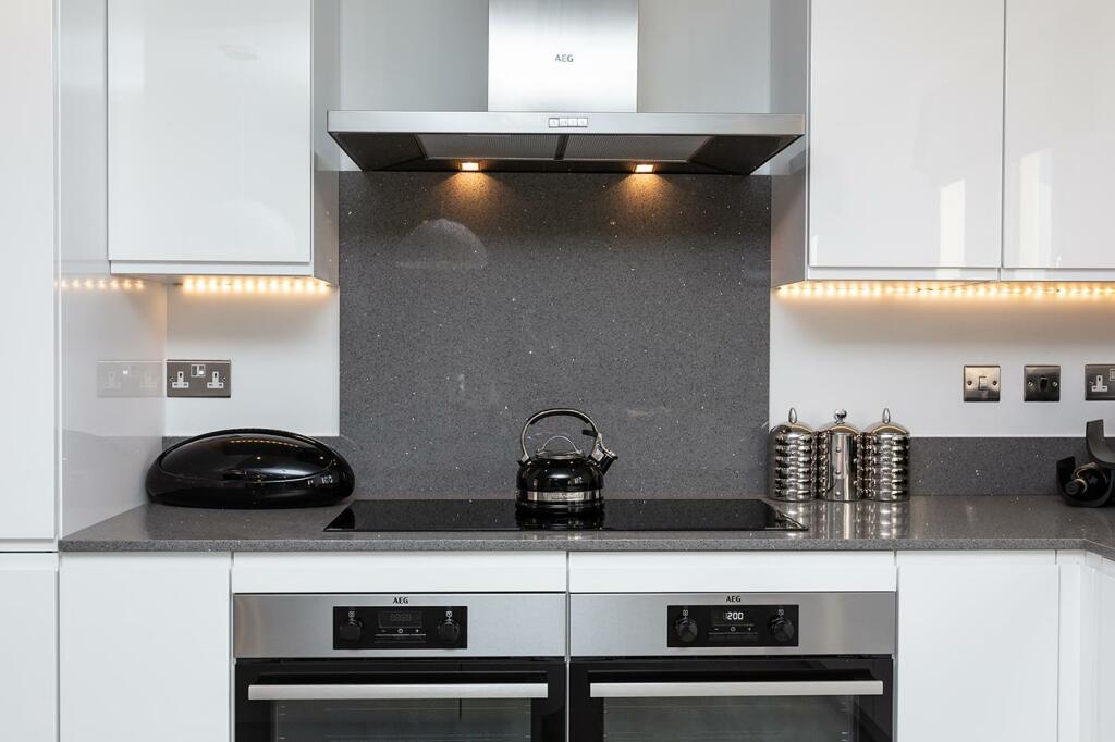 Great_Court_Farm_-_©Kite_Vision_(152_of_242)[1].jp