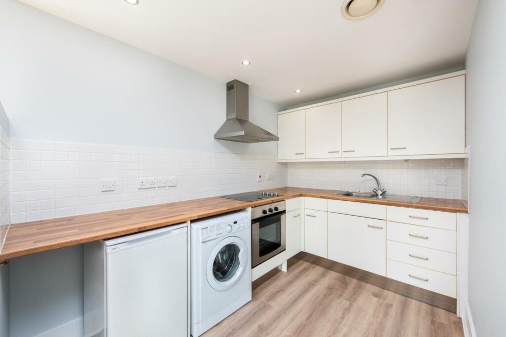 KITCHEN 3.jpg