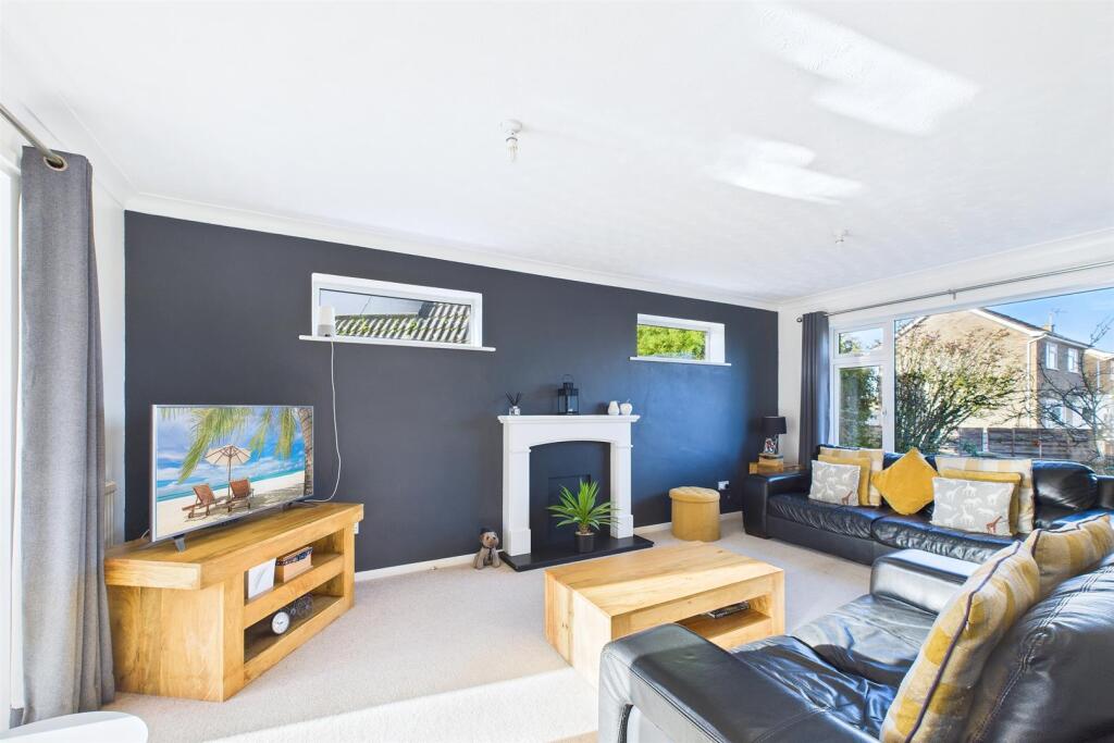 Living Room 2.jpg