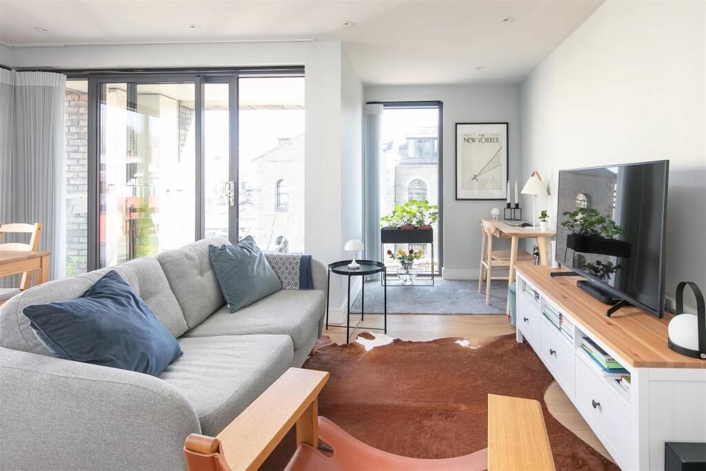 Apartment 15 New Retort House-living area 2.jpg