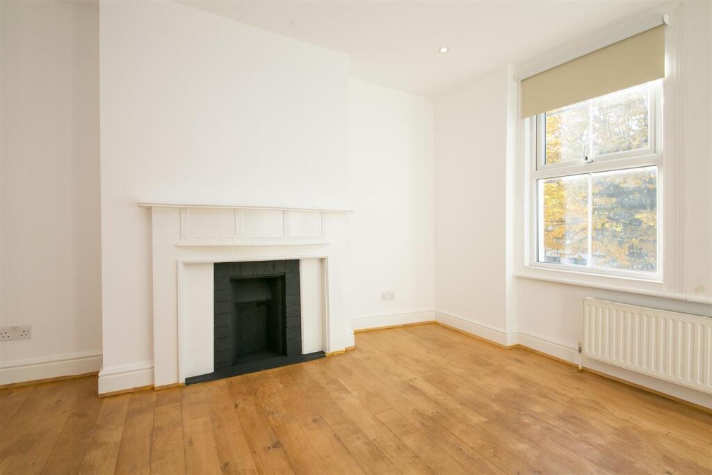 54b Gilbey Road SW17 bedroom 1.jpg