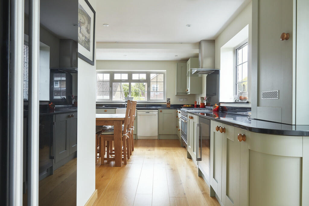 2_Ferndale_Close_...