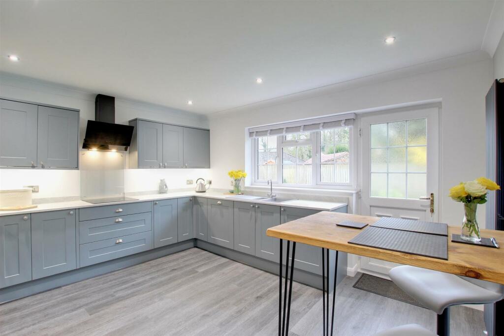BREAKFAST KITCHEN
