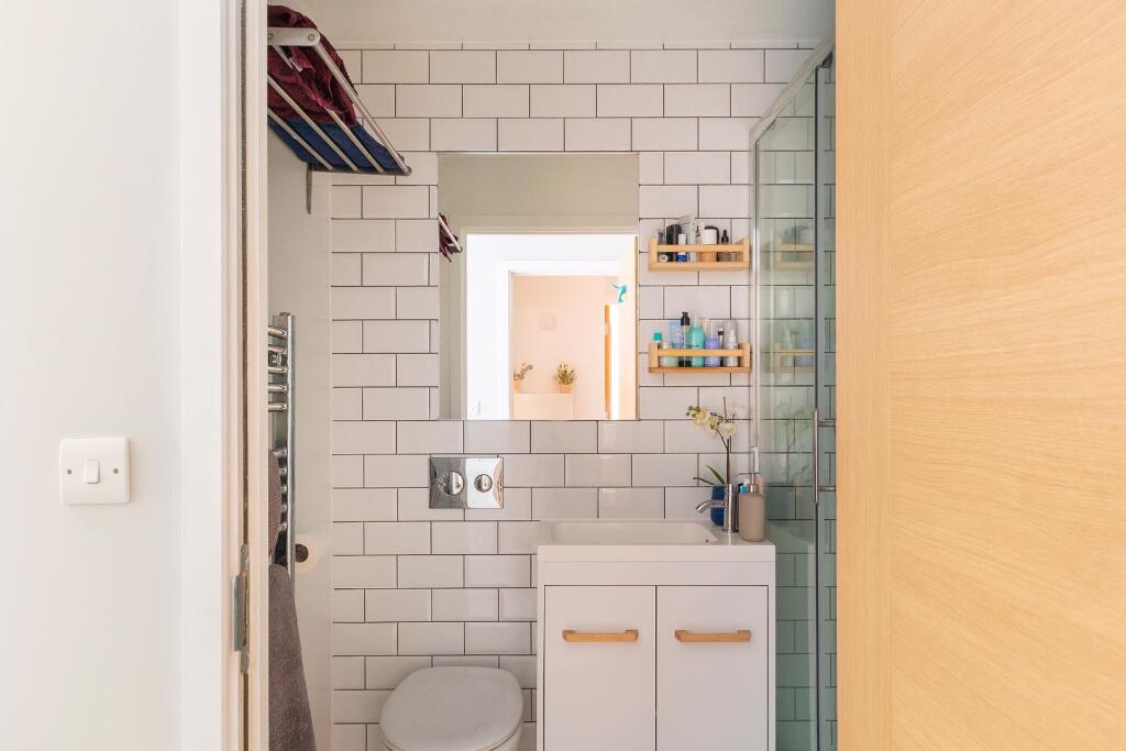 FT1KSE - Ensuite A.jpg