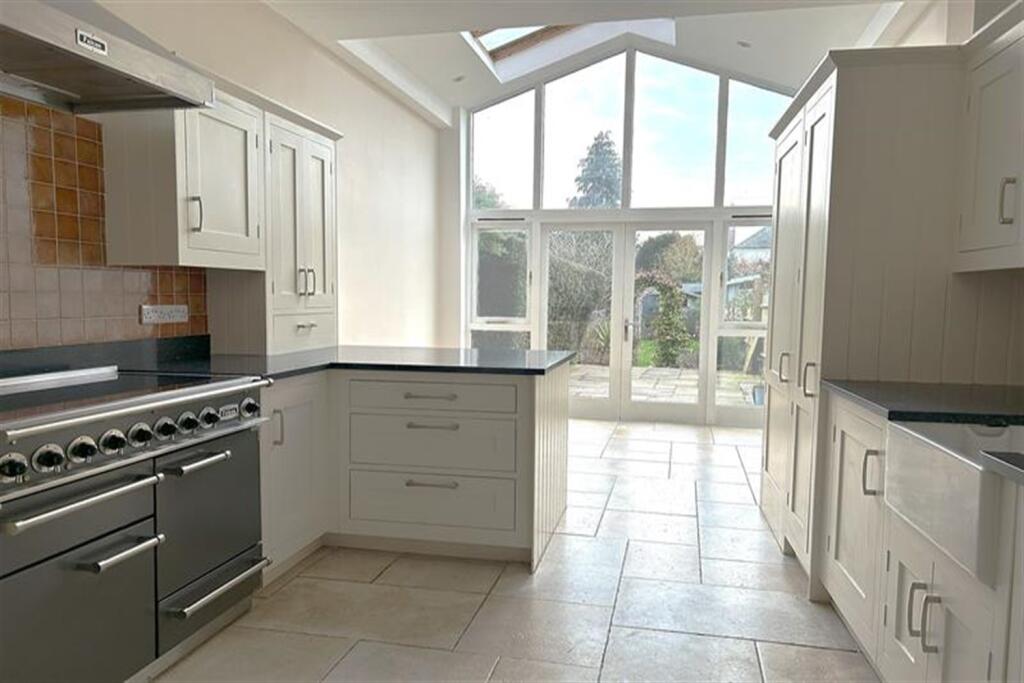 Kitchen (Main)