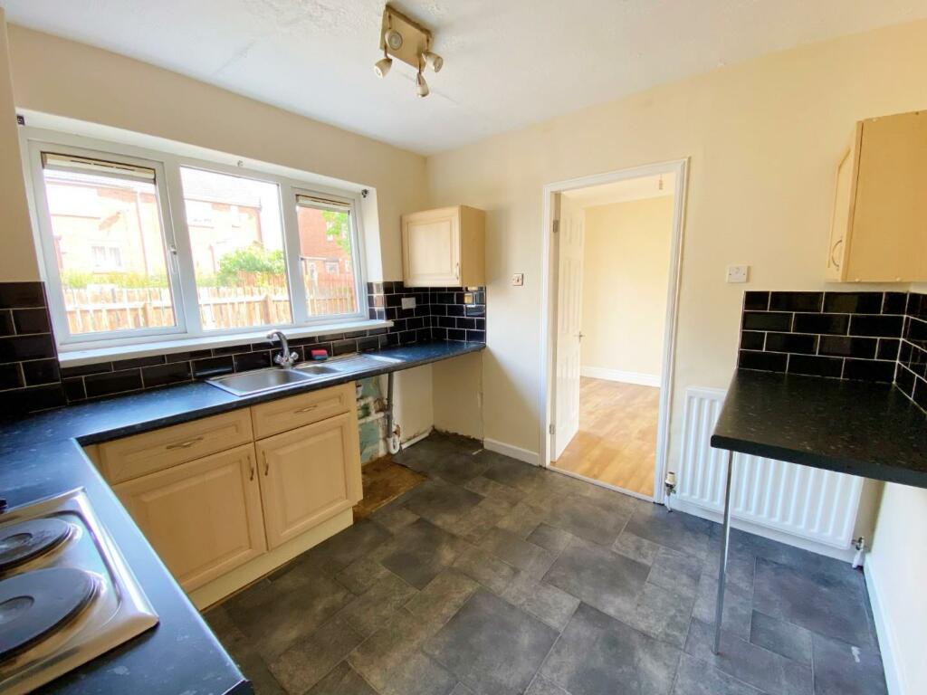 Kitchen 2.jpg