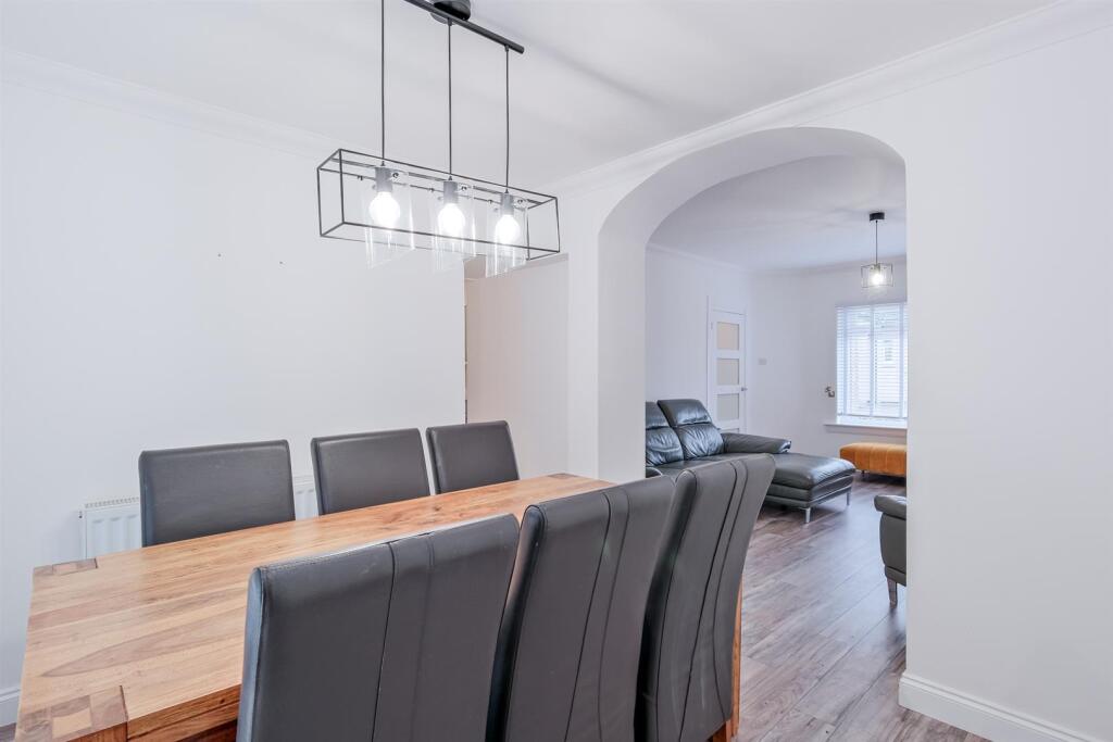 012-241 Dyfrig St, Shotts ML7 4BY.jpg