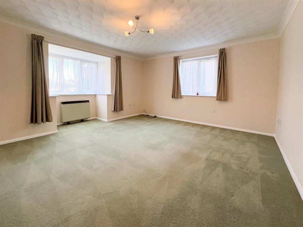 Living room-2.jpg