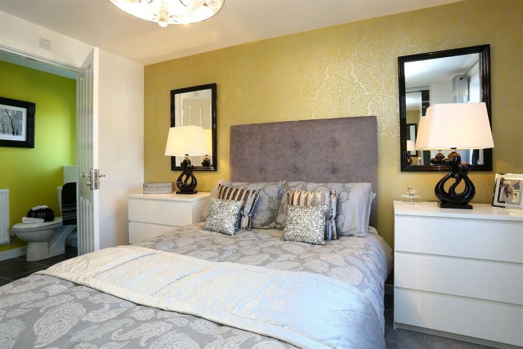 Principal bedroom
